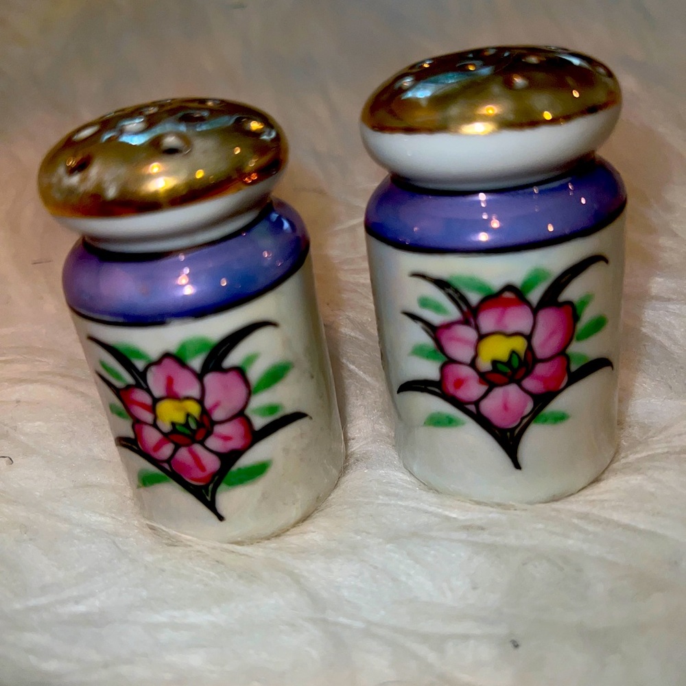 Vintage Japan Lusterware Kitchen Salt Pepper Shakers Mirror Metallic Flower Set